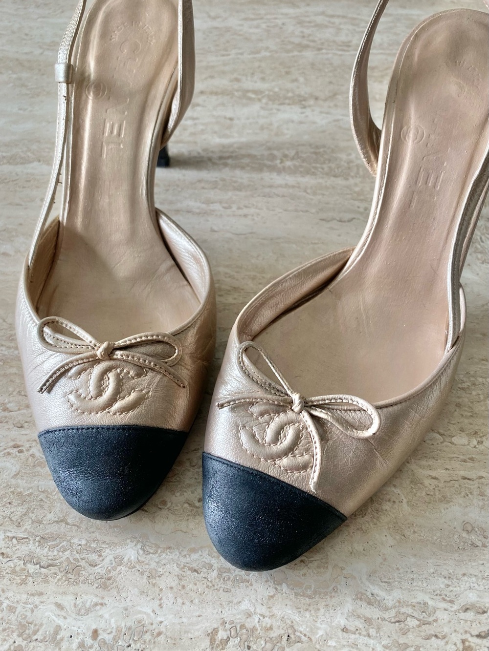 Vintage Chanel CC Bow Cap Toe Slingback Heels - Picture 6 of 10